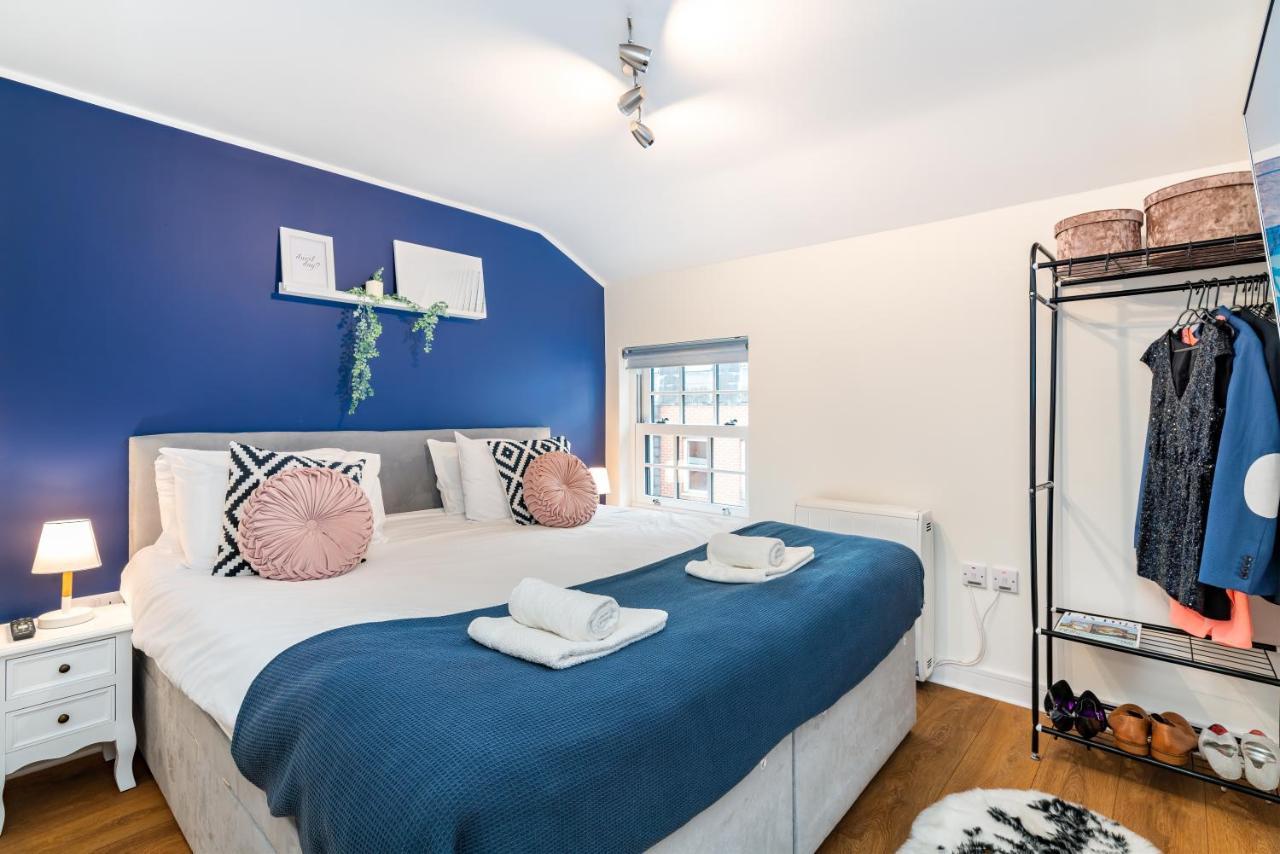 Town Center Apartment With 55” Smart Tv+Netflix Andover Zewnętrze zdjęcie