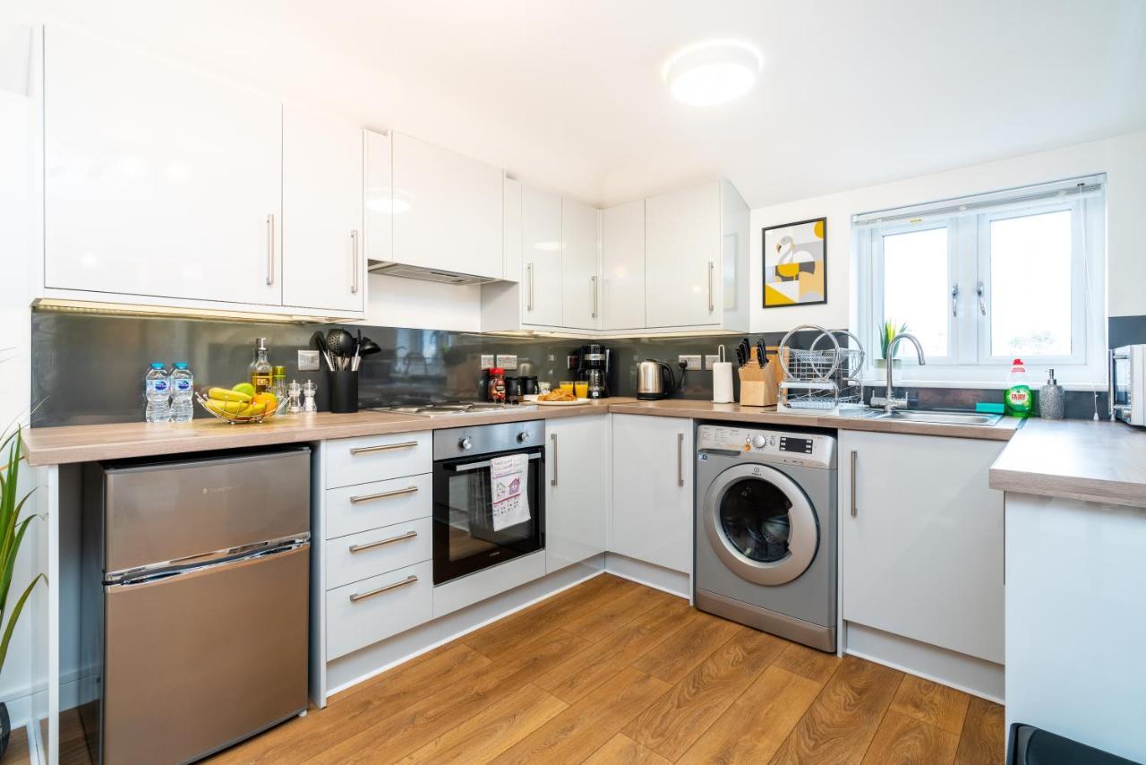 Town Center Apartment With 55” Smart Tv+Netflix Andover Zewnętrze zdjęcie