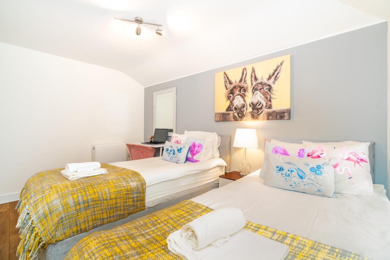 Town Center Apartment With 55” Smart Tv+Netflix Andover Zewnętrze zdjęcie